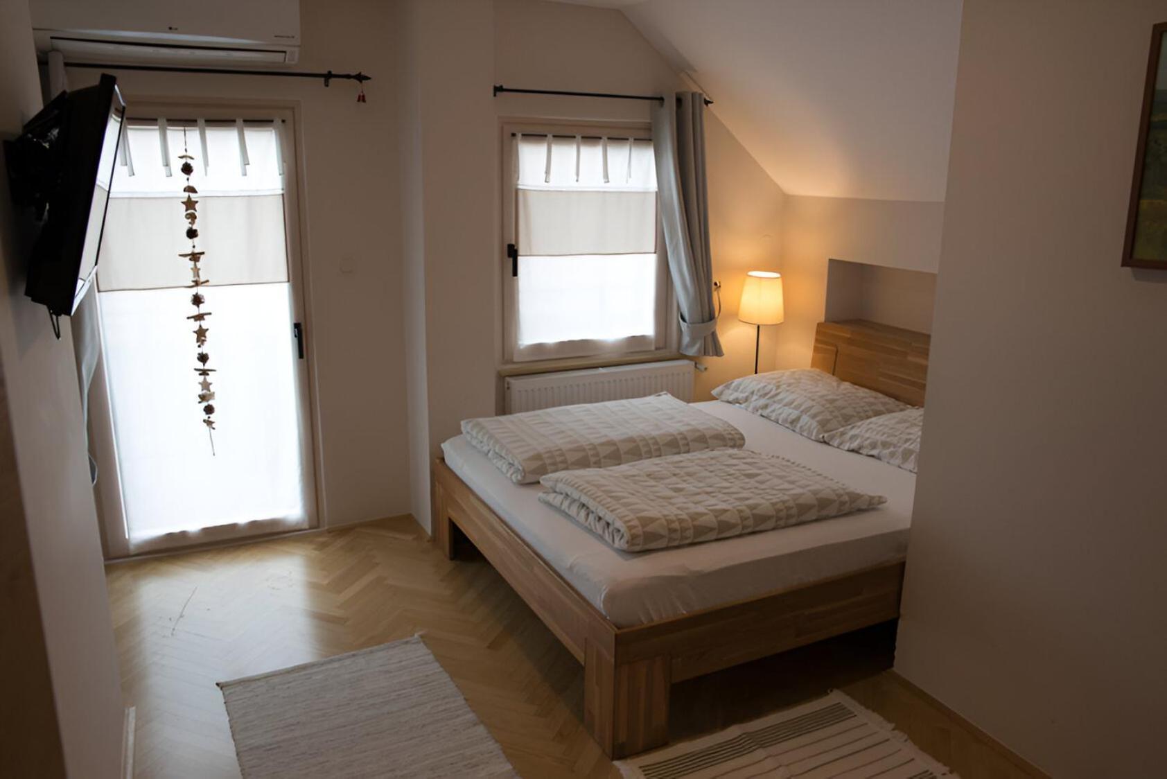 Bed & Breakfast Dvorec Petrovče Eksteriør bilde